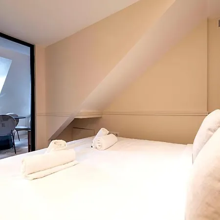 Апартаменты Enjoy Parisian Life In An Elegant Flat - Le Marais Париж