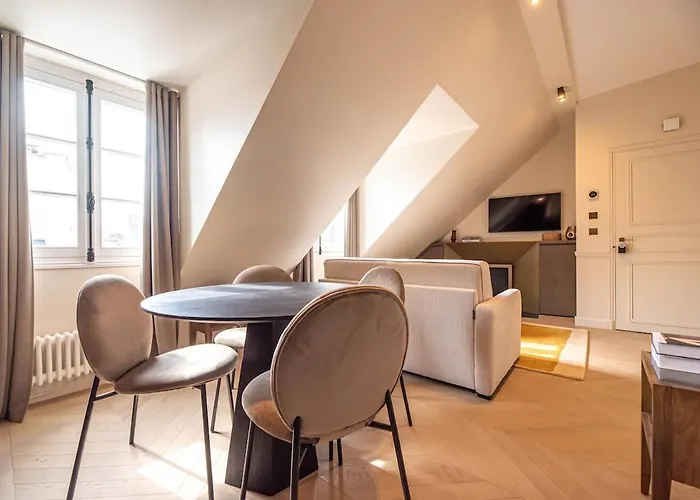 Enjoy Parisian Life In An Elegant Flat - Le Marais Apartment *