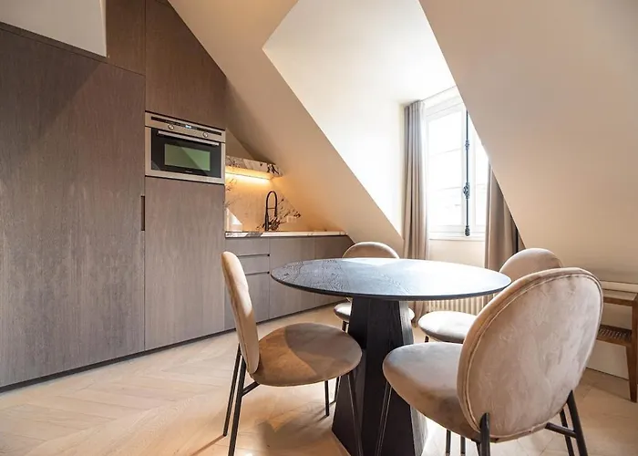 Enjoy Parisian Life In An Elegant Flat - Le Marais Apartment